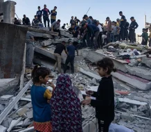 Al menos 9 muertos y 50 desaparecidos en un ataque israelí a un casa en el norte de Gaza