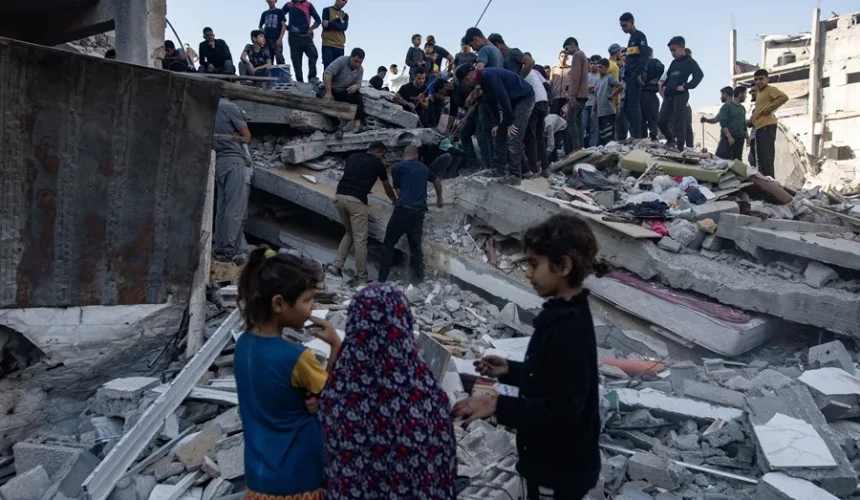 Al menos 9 muertos y 50 desaparecidos en un ataque israelí a un casa en el norte de Gaza