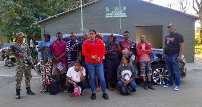 Arrestan dominicana transportando 10 haitianos indocumentados en Dajabón