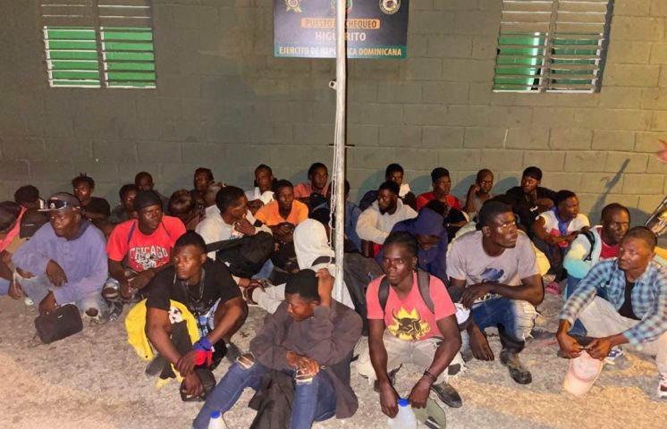 Arrestan 33 haitianos indocumentados caminando en zona rural de Elías Piña