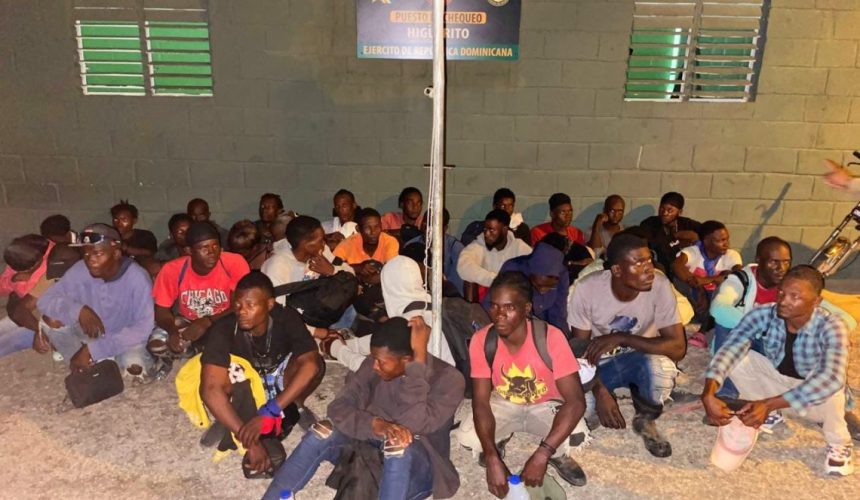 Arrestan 33 haitianos indocumentados caminando en zona rural de Elías Piña