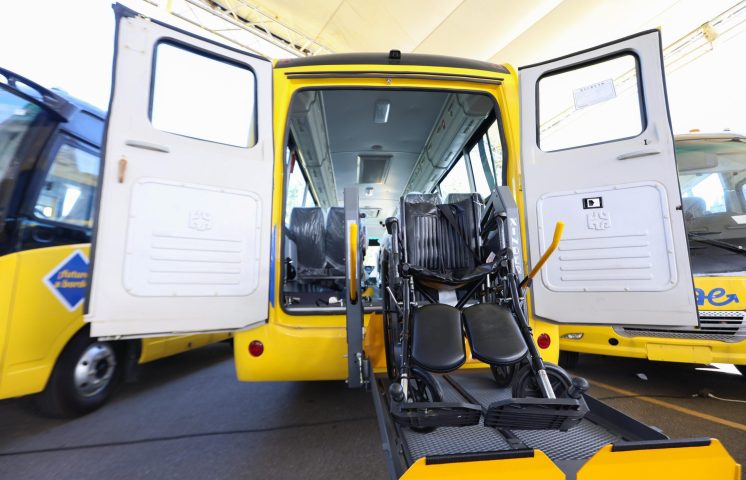 TRAE impulsa la inclusión con entrega de autobuses accesibles en el Sur