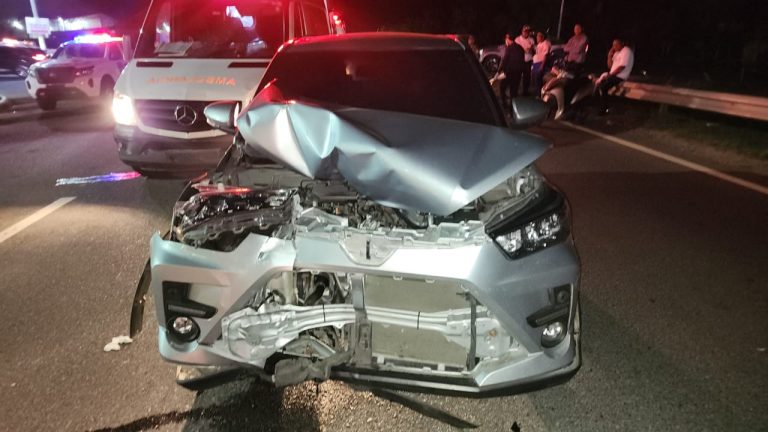 Trágico accidente en Juan Dolio deja una mujer muerta y dos heridos