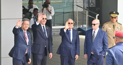 Danilo, Leonel e Hipólito ya se encuentran reunidos con Abinader en el MIDE