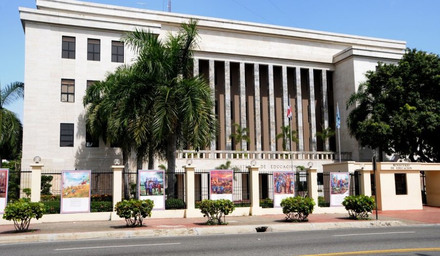 Educación suspende docencia por las lluvias en Santo Domingo, San Cristóbal y Monseñor Nouel