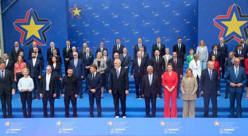 Europa emplaza a Putin a sentarse a negociar con Ucrania y amenaza con más sanciones