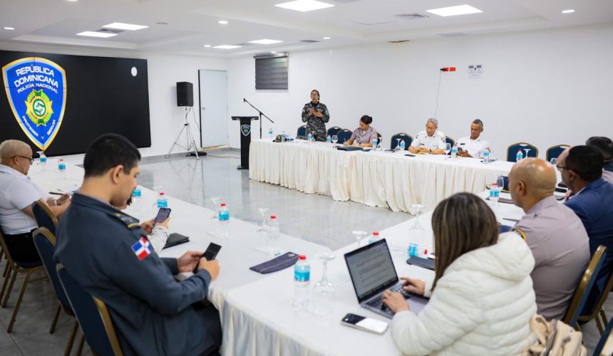 Alto mando policial presenta propuesta para capacitación de 3,048 nuevos agentes