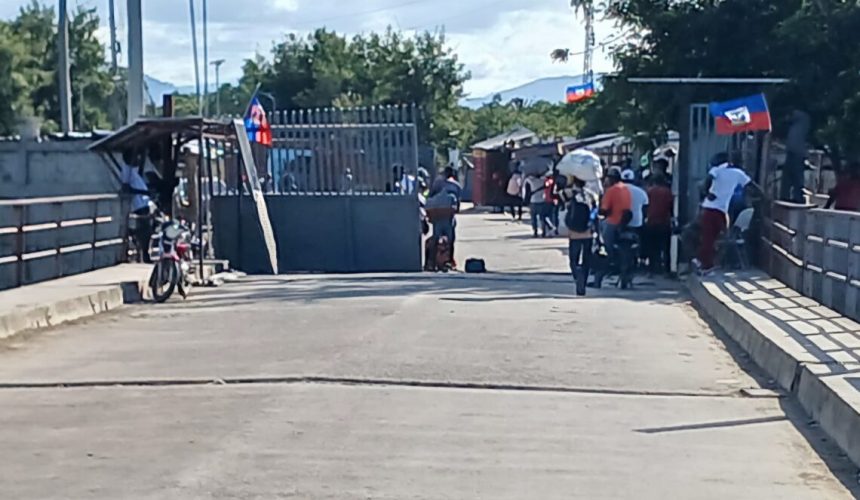 Instalan puerta fronteriza en puente sobre río Masacre: “No es para separar, es para proteger”
