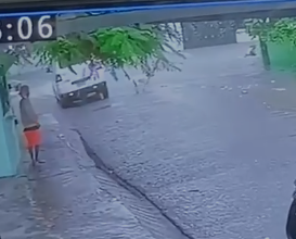 Rescatan con vida a niña de 13 años arrastrada por una alcantarilla en San Cristóbal 