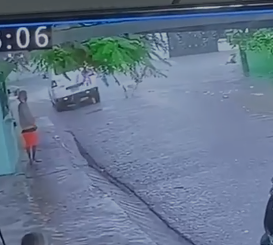 Rescatan con vida a niña de 13 años arrastrada por una alcantarilla en San Cristóbal 