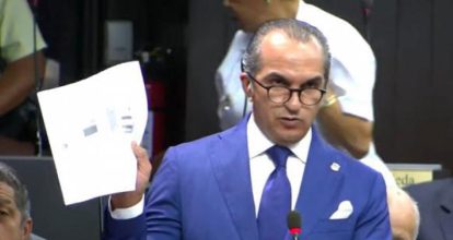 Diputado Sergio Moya mantiene querella; defensa de Martínez irá a tribunal