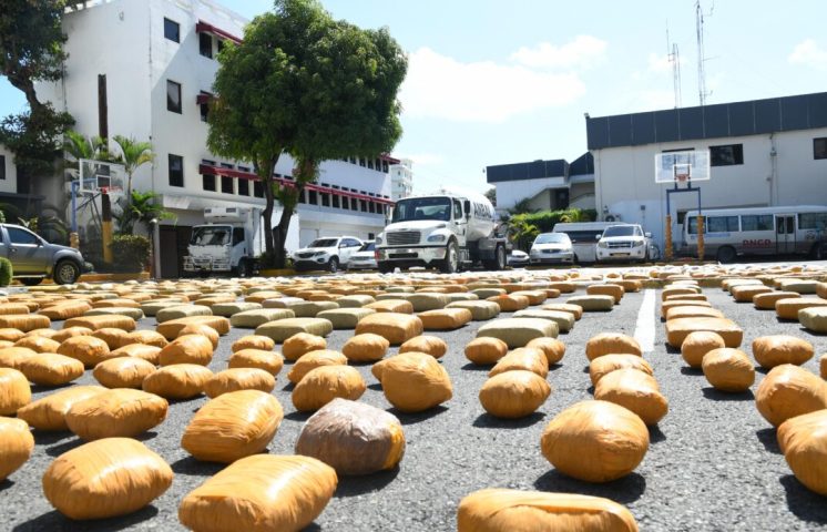 Confiscan más de 4,000 libras de presunta marihuana en Pedernales