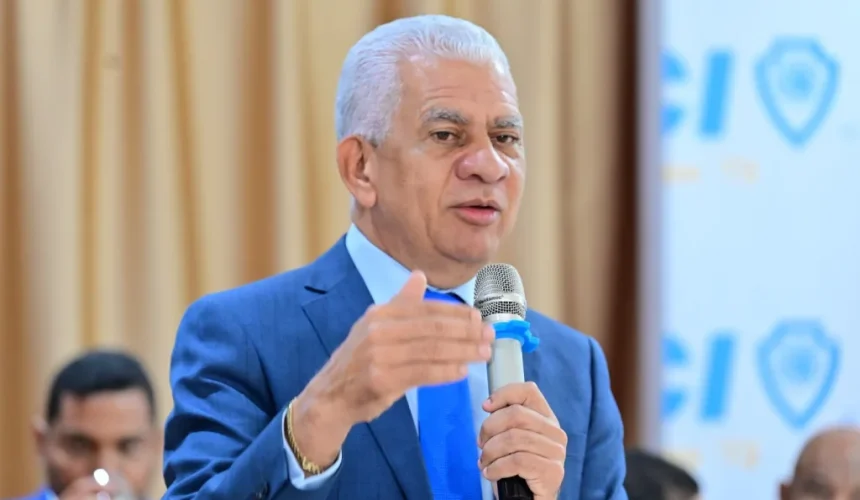 Ricardo de los Santos propone Ministerio de la Familia en lugar de Ministerio del Hombre