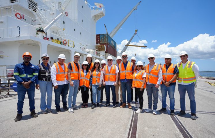 Autoridades muestran avances en construcción del Puerto de Manzanillo