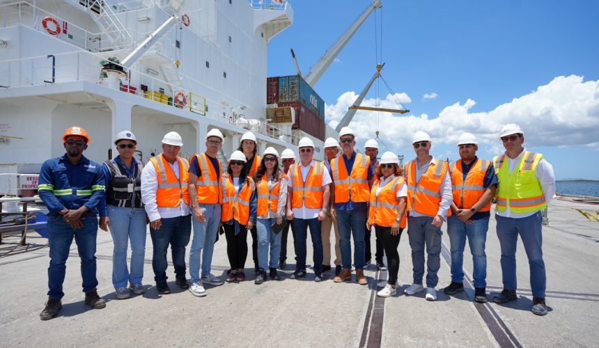 Autoridades muestran avances en construcción del Puerto de Manzanillo