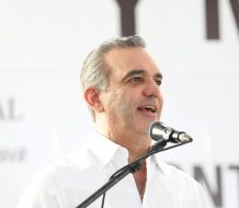 Abinader escucha principales problemáticas que afectan a la provincia de San Cristóbal