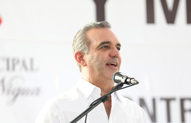 Abinader escucha principales problemáticas que afectan a la provincia de San Cristóbal
