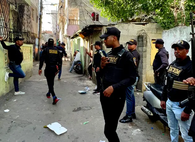 Autoridades intervienen Capotillo; ocupan presuntas drogas, dinero, entre otros
