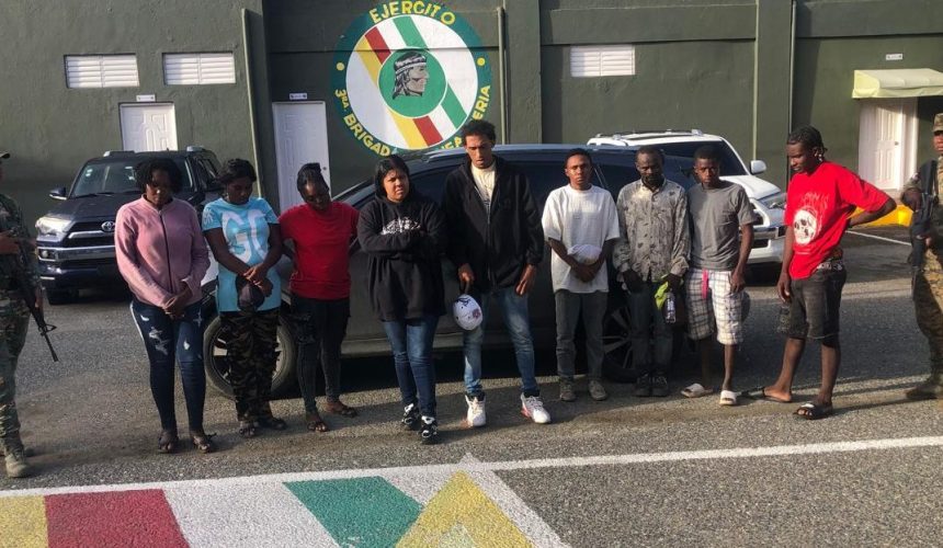 Apresan sargento y raso del Ejército transportando haitianos indocumentados en San Juan