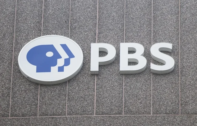 La televisión pública PBS demanda a Trump por recortarle la financiación federal