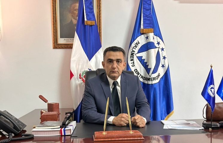 Diputado del Parlacen pide al presidente Abinader retirar proyecto de ley sobre libertad de expresión 