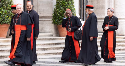 Cardenales se toman un día de recogimiento antes del cónclave del 7 de mayo 