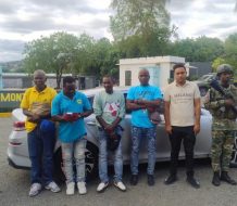 Detienen dominicano que transportaba cuatro haitianos indocumentados en Azua