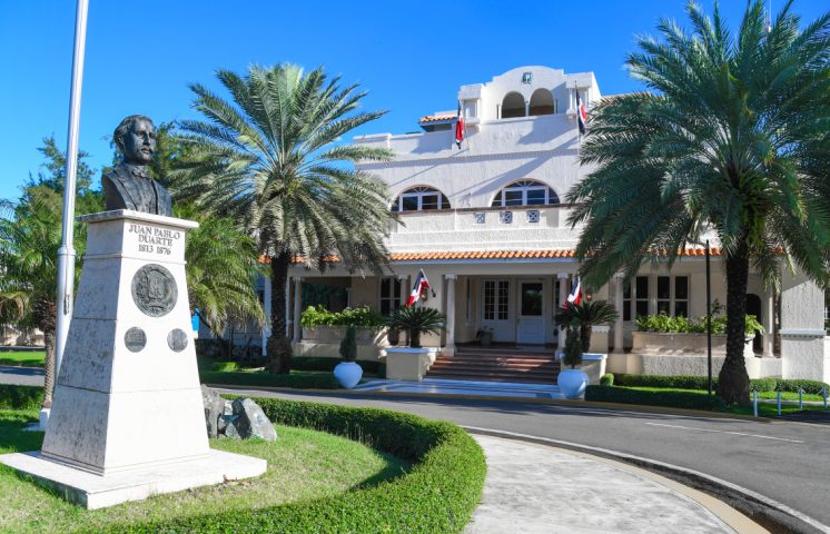 Abinader designa nuevos embajadores en Corea y Jamaica