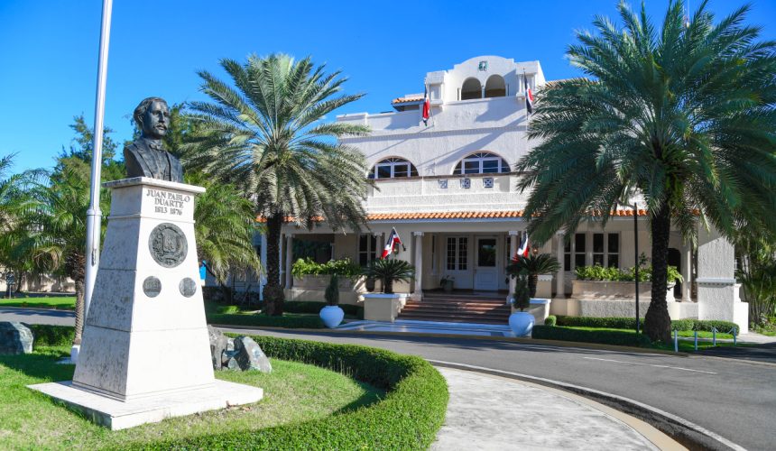 Abinader designa nuevos embajadores en Corea y Jamaica