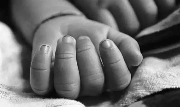 Indignación en SDN por fallecimiento de bebé; madre presunta acusada de ser responsable