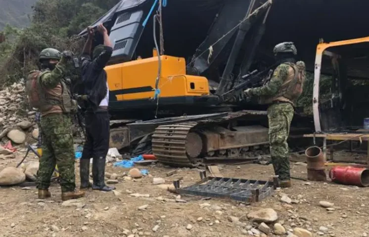Enfrentamiento con disidentes de las FARC deja ocho militares muertos en Ecuador
