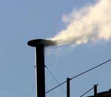 Habemus Papam: sale fumata blanca por chimenea Capilla Sixtina