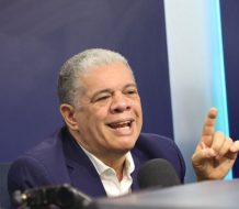 Baret afirma que de reunión de Abinader con expresidentes sólo puede salir “una buena foto”