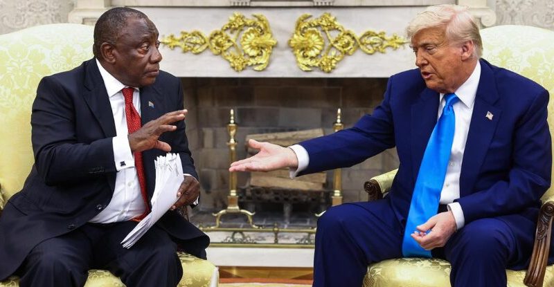 Trump arrincona al presidente sudafricano para denunciar un 
