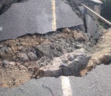 Lluvias provocan colapso de puente en Villa Tapia, Hermanas Mirabal