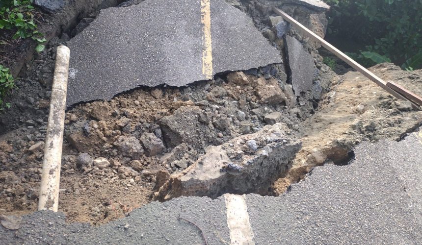 Lluvias provocan colapso de puente en Villa Tapia, Hermanas Mirabal