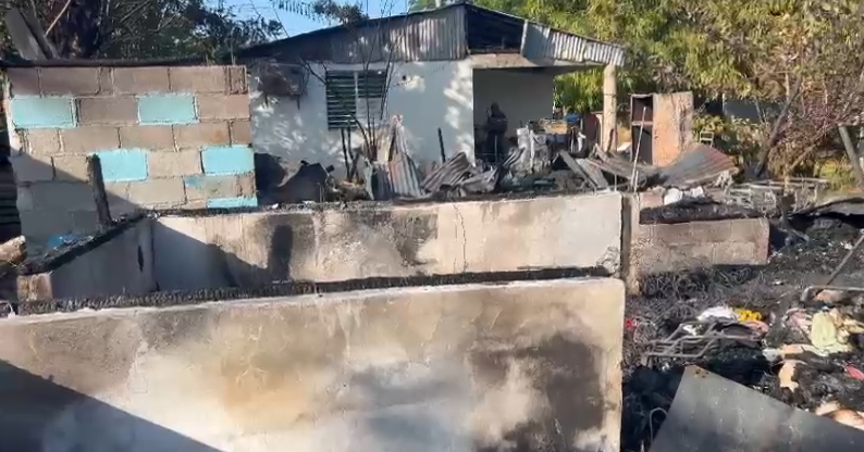 Tres viviendas destruidas por incendio en Sánchez Ramírez este viernes