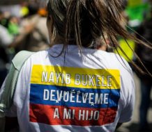 Alertan por derechos de detenidos y migrantes en segundo mandato de Bukele