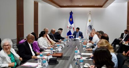 Roberto Ángel presenta al Consejo Nacional de Cultura los ejes de su gestión  