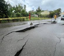 ¡Ahora! Lluvias provocan hundimiento de carretera en Gaspar Hernández 