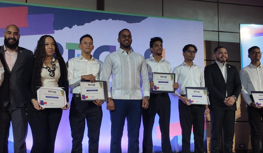 ITLA otorga 103 becas completas en su 25 aniversario