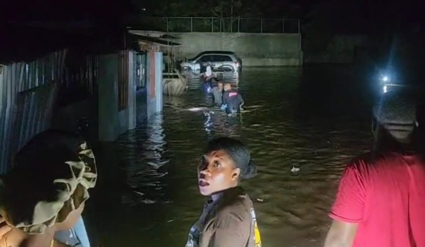 Lluvias provocan crecida de río Masacre; calles de Juana Méndez se inundan