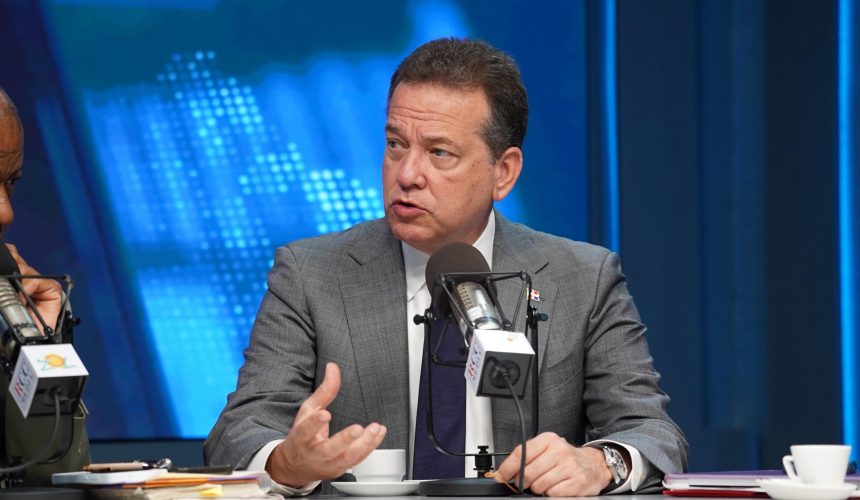 Ito Bisonó afirma que 10 % de los aranceles entraron en vigencia el pasado primero de abril   