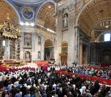 Los cardenales se retiran a almorzar antes de encerrarse para el cónclave en la Capilla Sixtina