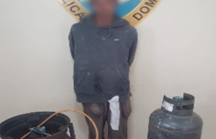 Detienen presunto delincuente acusado de robos en viviendas y en una iglesia en La Romana