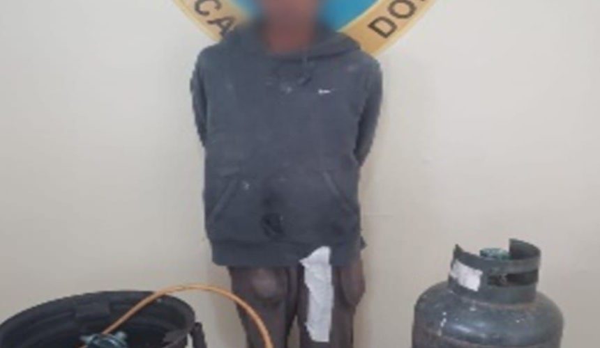 Detienen presunto delincuente acusado de robos en viviendas y en una iglesia en La Romana