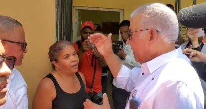 Gobierno lleva ayuda a Gaspar Hernández tras familias perder sus ajuares por lluvias