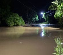 Continúa la búsqueda de dos hombres arrastrados por el río Guiza en San Francisco de Macorís 