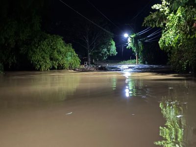 Continúa la búsqueda de dos hombres arrastrados por el río Guiza en San Francisco de Macorís 