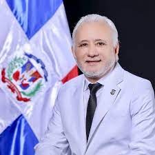 Antonio Taveras Guzmán busca presidir el Senado desde agosto
